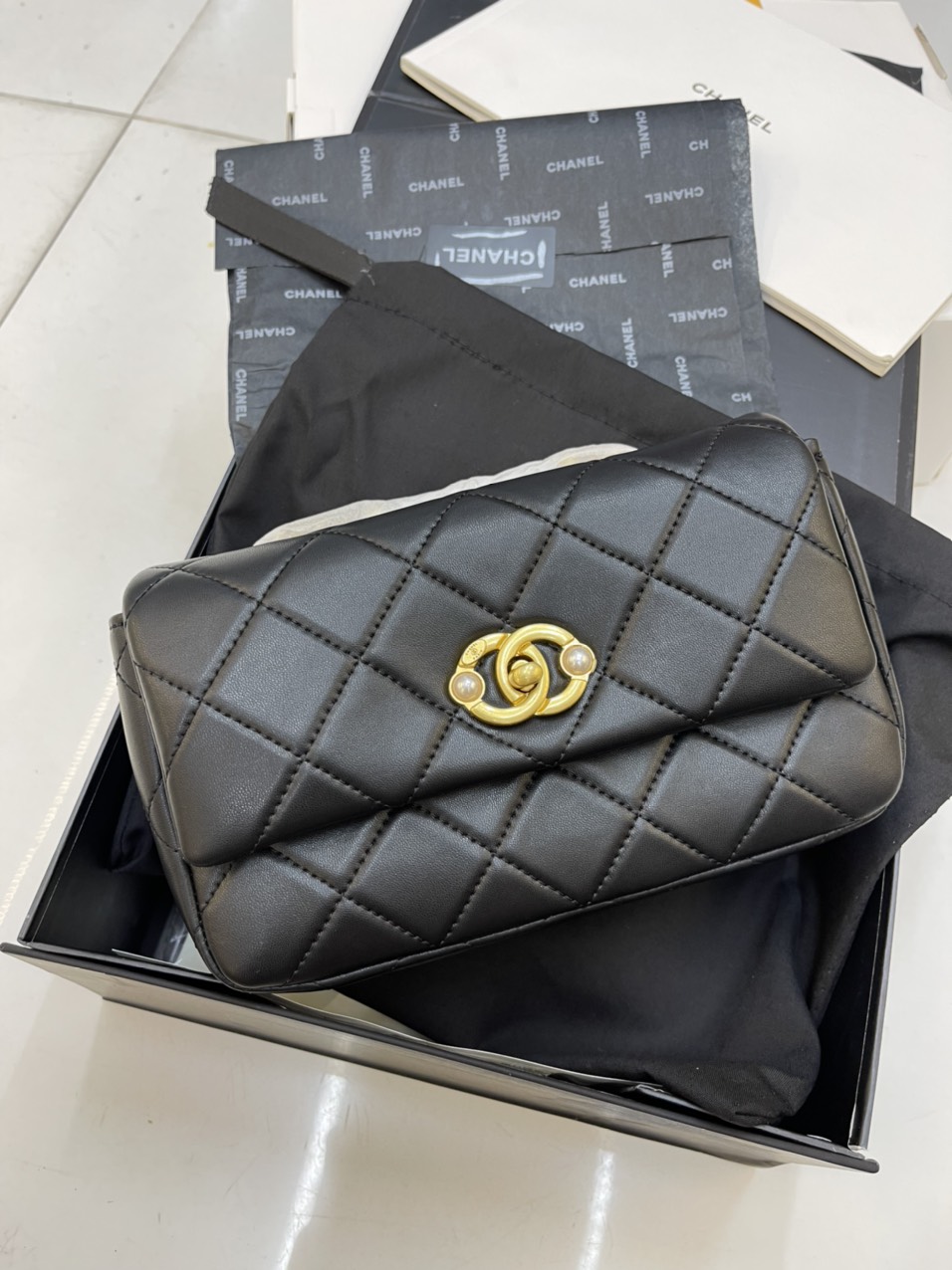 Túi xách Chanel Super  Khóa Vàng Nạm Ngọc Màu Đen Size 22cm